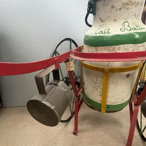 Antique Vieux chariot à lait et 2 cruches à lait et tasses litres et demi litres&hellip;