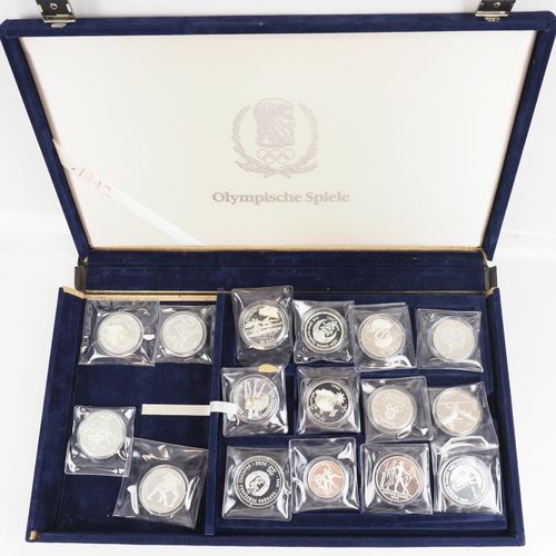 Null 
Olympic Games: Convolute 16 SILVER coins. 
In box, this damaged. 

Conditi&hellip;