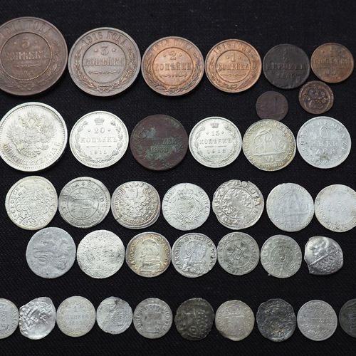 Null 
一批硬币。 
各种各样的，其中包括古董硬币，其中可能是罗马，Reichsthaler，Kreuzer，俄罗斯硬币。 

条件二