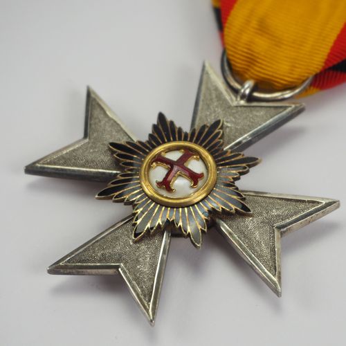 Null 
Waldeck: Verdienstkreuz, 4. Klasse.
Silber, das mehrteilige Medaillon verg&hellip;