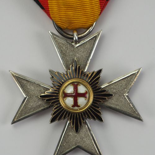 Null 
Waldeck: Verdienstkreuz, 4. Klasse.
Silber, das mehrteilige Medaillon verg&hellip;