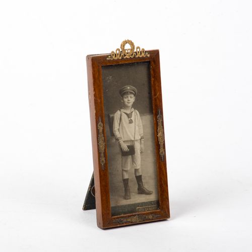 Null 
1900年左右带照片的框架
 长方形相框，有照片，13 x 5.7厘米，玻璃下有框。