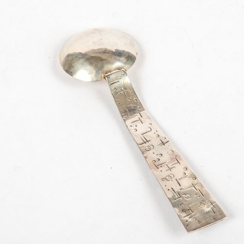 Null 
Silver spoon, Georg Kramer Fischland
 835 silver with amber. L.: 11,5 cm.