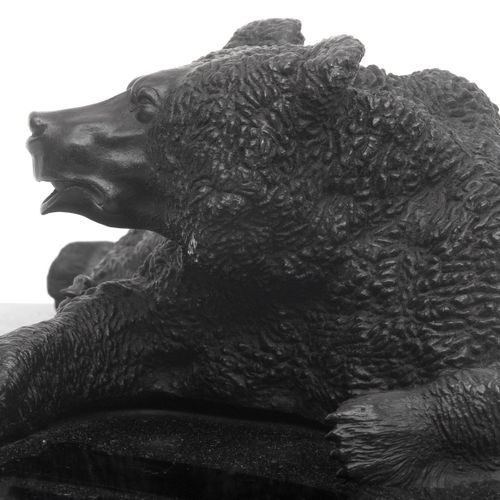 A RARE 19TH CENTURY RUSSIAN CAST IRON MODEL OF A BEAR RARO MODELLO IN FERRO RUSS&hellip;