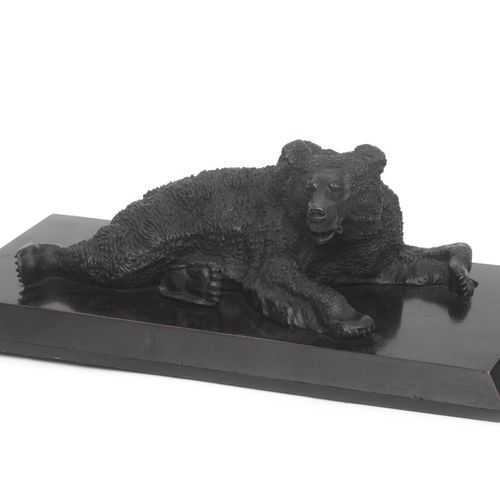 A RARE 19TH CENTURY RUSSIAN CAST IRON MODEL OF A BEAR RARE MODÈLE D'OURS EN FONT&hellip;