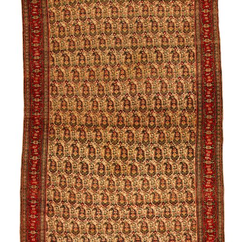 A LATE 19TH / EARLY 20TH CENTURY PERSIAN SENNEH RUG EIN SPÄTES 19. / FRÜHES 20. &hellip;