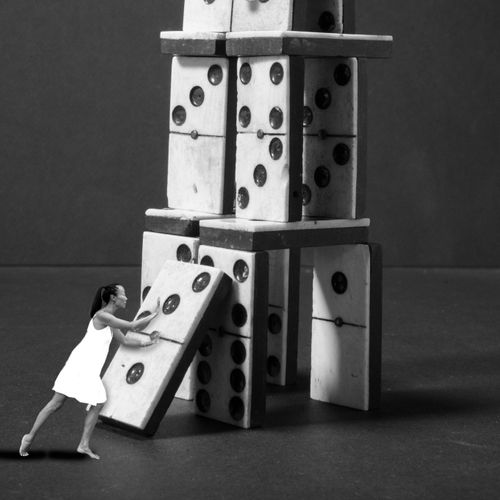 Alain Wieder 
Alain Wieder,

La teoría del dominó,

Fotografía,

2021,

50 x 40 &hellip;