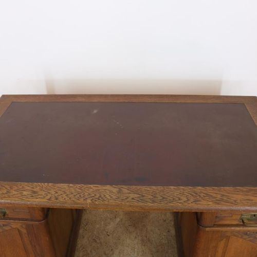 Eiken Jugendstil bureau Oak Art Nouveau desk inlayed with brown leather top, 2 d&hellip;