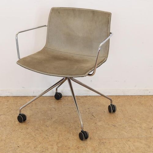 Bureaustoel, Catifa 53 Arper Catifa 53 desk chair on cross leg with wheels, mark&hellip;