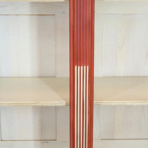 Deels roodlak boekenkast 部分红漆书柜，有拱形开口和8个可调节的架子，20世纪。世纪，高225，宽190，长45厘米。部分红色漆面书柜，&hellip;