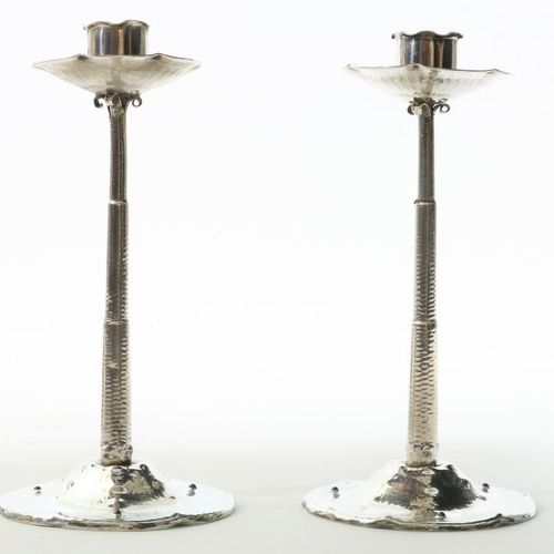 2 zilveren eenlichts kandelaars F.Zwollo Pair silver one lights hammered candles&hellip;