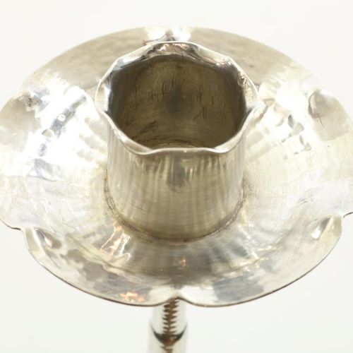 2 zilveren eenlichts kandelaars F.Zwollo Paar silberne, gehämmerte Kerzenhalter,&hellip;