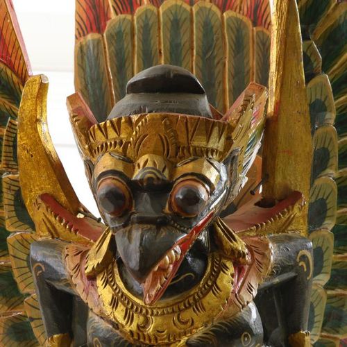 Polychroom houten sculptuur van Garuda Polychrome Holzskulptur des Garuda, Bali &hellip;