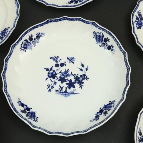 Faience serviesdelen, België Faience tableware with pair big dishes, pair small &hellip;