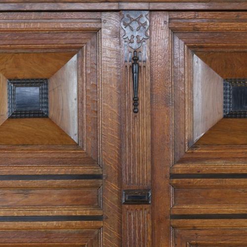 Eiken Gelderse kussenkast Oak Renaissance-style cabinet with carved panel doors,&hellip;