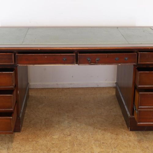 Mahonie gefineerd bureau Mahogany veneer desk with green inlaid top 4 plinth dra&hellip;