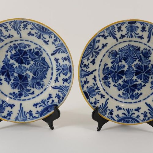 Stel aardewerk Delfts blauwe borden Ensemble d'assiettes en faïence bleu Delft à&hellip;