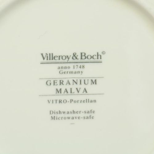 6 persoons Villeroy & Boch borden 6人维勒鲁瓦盘子和碗，天竺葵Malva系列。6人维勒鲁瓦盘子和巴伐利亚碗，天竺葵马尔瓦系列。