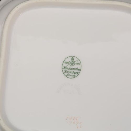 Porseleinen servies, Hutschenreuther 带有扇形边缘的造型餐具，包括2个服务盘、3个服务盘、2个盘子、10个大盘子、3个小盘子&hellip;