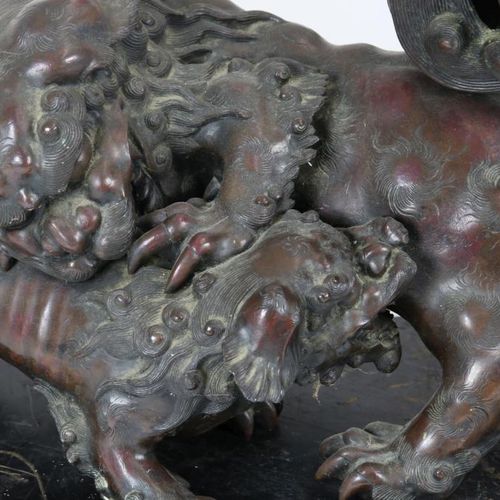Bronzen vechtende leeuwen, Japan Scultura in bronzo di leoni Shishi in lotta, Do&hellip;