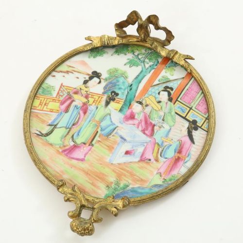 Stel Chinese plaquettes in montuur Paire de plaques en porcelaine décorées de pe&hellip;