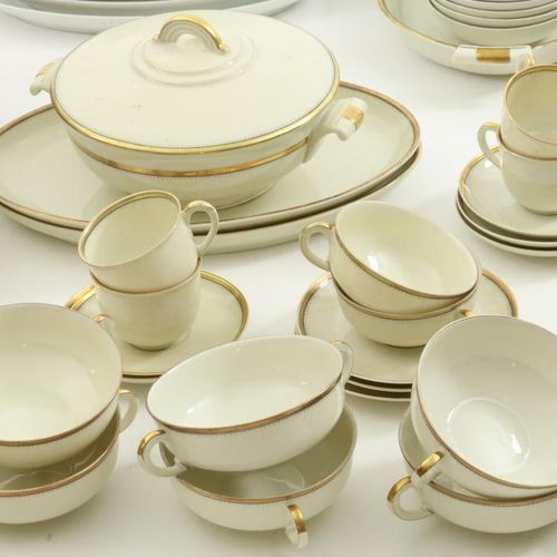 Uitgebreid Arzberg servies Extensive porcelain Arzberg service with gold-plated &hellip;