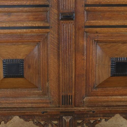 Eiken Gelderse kussenkast Oak Renaissance-style cabinet with carved panel doors,&hellip;