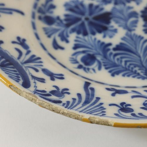 Stel aardewerk Delfts blauwe borden Set of earthenware Delft blue plates with fl&hellip;