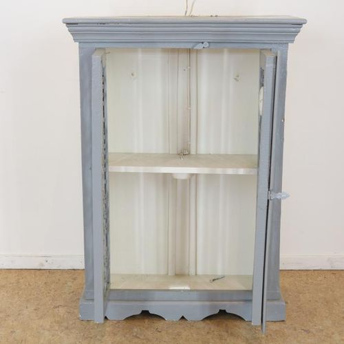 Grijs geschilderd kastje Grey wash cabinet with iron trades, h. 100, w. 76, d. 3&hellip;