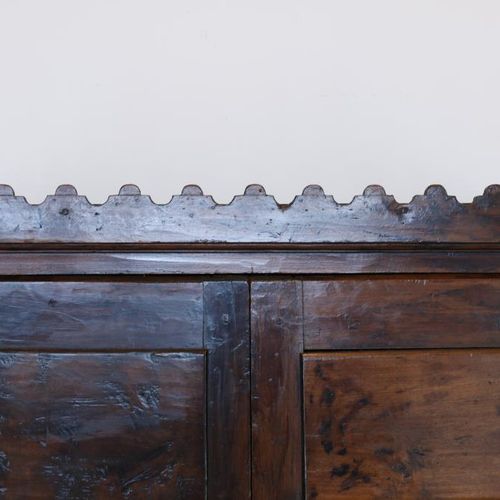 Kastanjehouten kast, Spanje 18e eeuw Armoire en bois de châtaignier à 2 portes, &hellip;