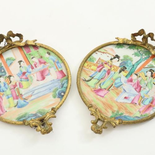 Stel Chinese plaquettes in montuur Pareja de placas de porcelana con decoración &hellip;