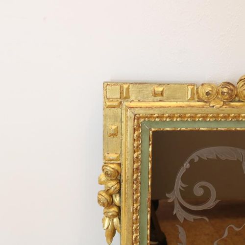 Deels goudlak houten gestoken spiegel Miroir gravé à décor de putti, cadre Louis&hellip;
