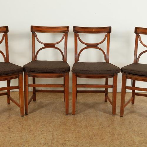 Schuitema 4 stoelen 一套4把设计椅，橡木，带Loos坐垫，优秀。薛特玛一套4把橡木设计的椅子，松散的织物座椅，Schuitema设计。