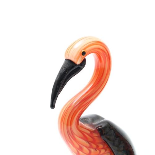 Lot van 4 glazen dierenvormen, flamingo 一组4个杯子的鸟，其中2只火烈鸟，高31厘米。4件厚玻璃彩色动物模型，包括2只火&hellip;