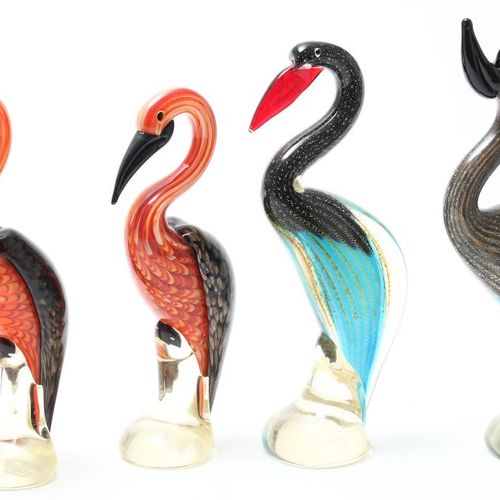 Lot van 4 glazen dierenvormen, flamingo 一组4个杯子的鸟，其中2只火烈鸟，高31厘米。4件厚玻璃彩色动物模型，包括2只火&hellip;