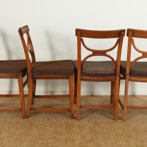 Schuitema 4 stoelen 一套4把设计椅，橡木，带Loos坐垫，优秀。薛特玛一套4把橡木设计的椅子，松散的织物座椅，Schuitema设计。