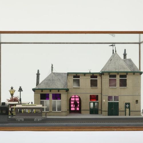 Schaalmodel: Tramstation Laren 拉伦电车站 "的比例模型，阿姆斯特丹和希尔弗瑟姆之间的线路，建于1906年，装在玻璃箱中，高35厘&hellip;
