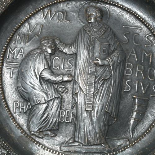 Zilveren aalmoes/doopschotel 一个银制的洗礼盘银质施舍/洗礼盘，仿照祭坛上的描述 "Magister phaber Volvinus&hellip;