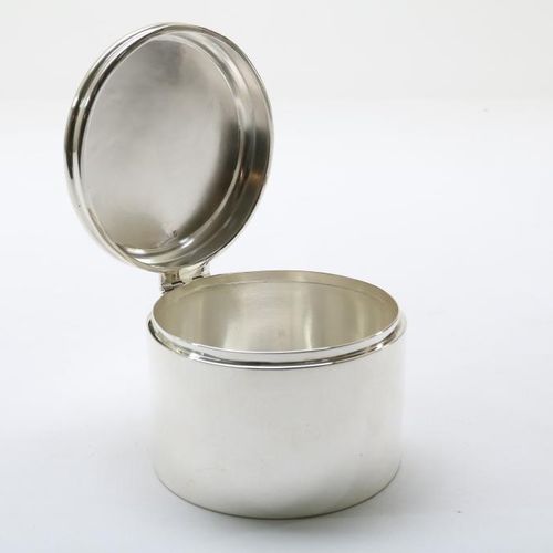 Zilveren trommel, diam.9.5 cm. A silver box, diam. 9.5 cm., 925/000, gross weigh&hellip;