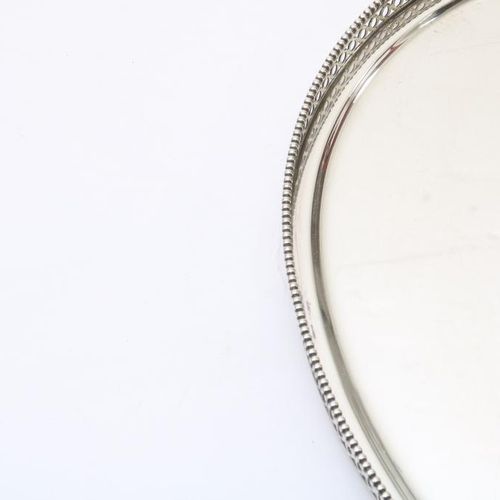 ZILVEREN DIENBLAD Bandeja ovalada de plata con borde perlado en relieve, fabrica&hellip;