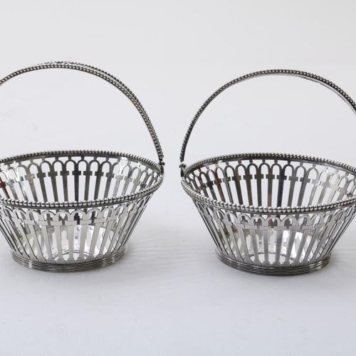 Stel zilveren knottenmandjes, 1 gehalte Pair of silver bun baskets, 1 grade, sto&hellip;