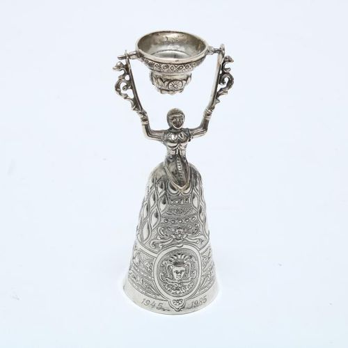 Een zilveren bruidsbeker met 2 kelken 带2个杯子的银质新娘杯，ZII标记为835/1000，刻有Thijs Annelie&hellip;