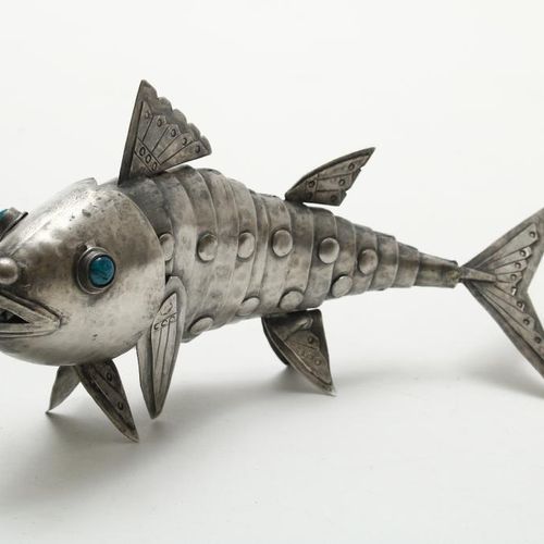 Zilveren vis met turkoois ogen Escultura de plata de un pez con ojos de pasta de&hellip;