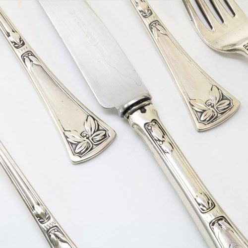 Serie van 3 zilveren couverts met mes 3对银质餐具，匈牙利，1900年，毛重787克。一套3对银质餐具与刀具，匈牙利，19&hellip;