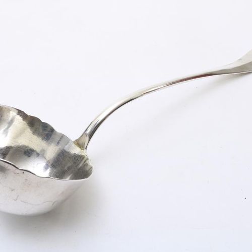 Grote zilveren soeplepel ca. 1790 Grande louche à soupe en argent, fin du 18e si&hellip;