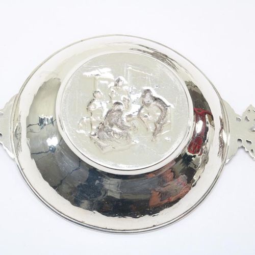 2 Zilveren brandewijnkommen anno 1900 Two pieces of Dutch silver brandy bowls, c&hellip;