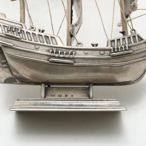Zilveren miniatuur zeilschip A silver miniature sailing vessel, gross weight 185&hellip;