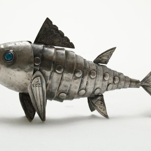 Zilveren vis met turkoois ogen Silberne Skulptur eines Fisches mit türkisfarbene&hellip;