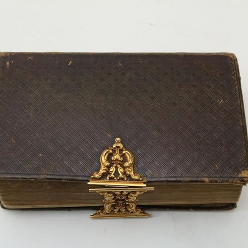 Bijbel anno 1836 met gouden boekslot Bibbia anno 1836 con medaglione d'oroBibbia&hellip;
