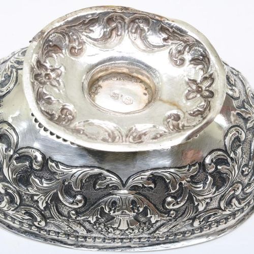 2 Zilveren brandewijnkommen anno 1900 两件荷兰银白兰地碗，约1900年，毛重232克。2个荷兰银白兰地碗，约1900年，毛&hellip;